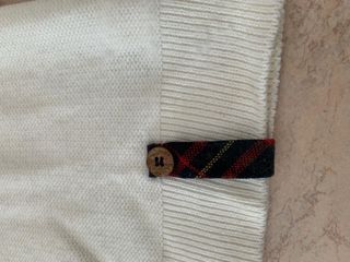 Maglione girocollo bianco con dettagli scozzese