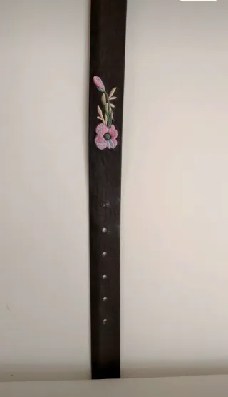 Cinturón mujer negro con flores bordadas