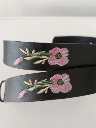 Cinturón mujer negro con flores bordadas