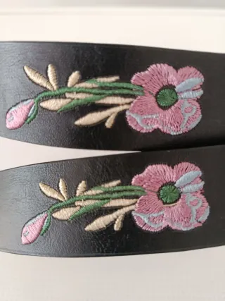 Cinturón mujer negro con flores bordadas