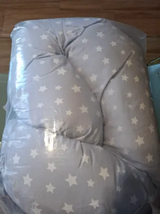 Cojín de lactancia estrellas gris