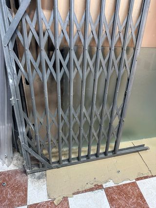 Reja de hierro extensible