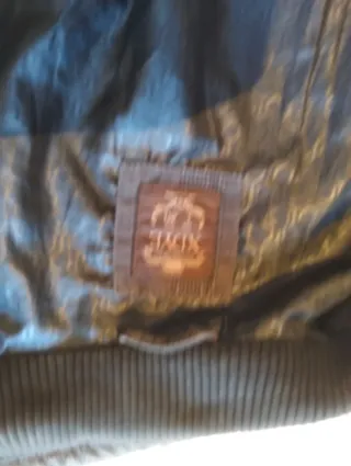 Chaqueta bomber gris con rayas