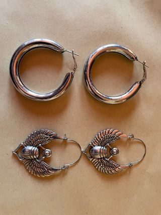 Set 2 pares pendientes grandes escarabajos plata