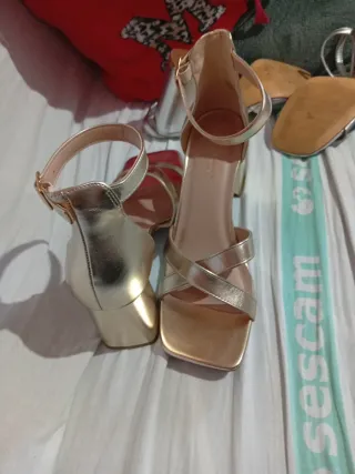 Tacones dorados talla 41