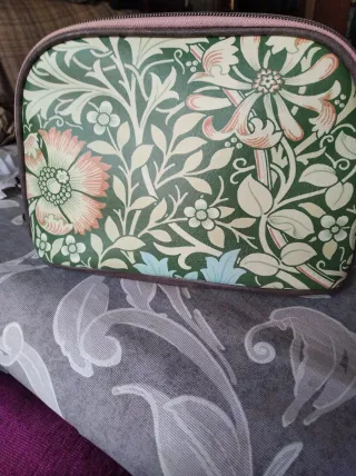 Neceser infantil con dibujo de muñeca