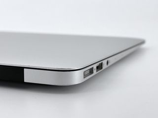 MacBook Air 11" Intel Core i5 1.3GHz 2 núcleos - SSD 128Gb - RAM 4Gb