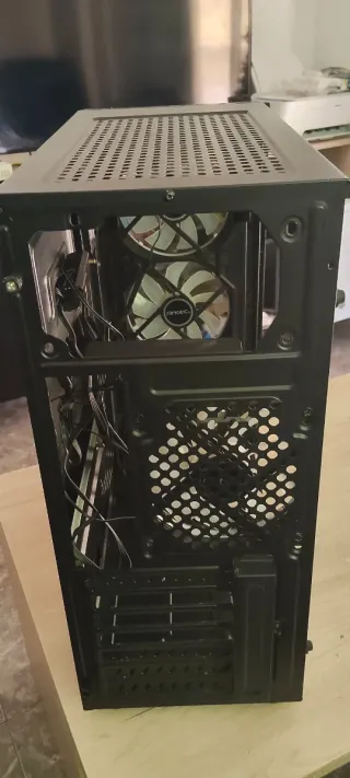 Caja PC Gaming con 3 ventiladores antec con luz