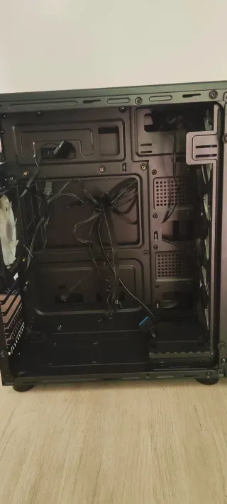 Caja PC Gaming con 3 ventiladores antec con luz