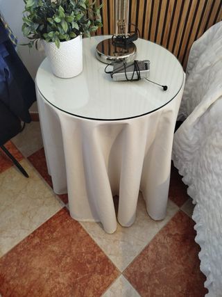 Mesita redonda cristal y tela