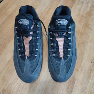 Zapatillas Nike Air Max Negras y Doradas