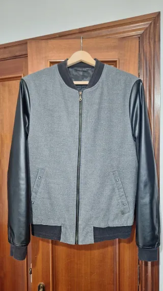 Cazadora bomber gris y negra
