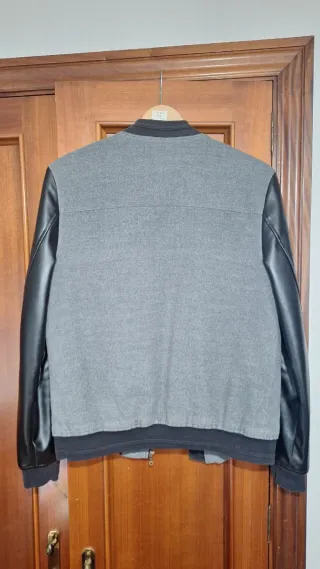 Cazadora bomber gris y negra