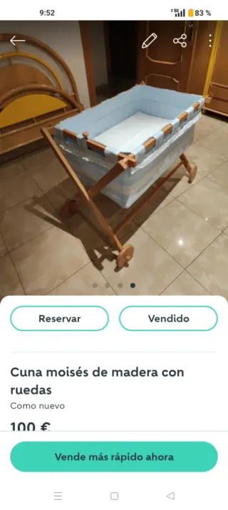 Cuna moisés de madera con ruedas