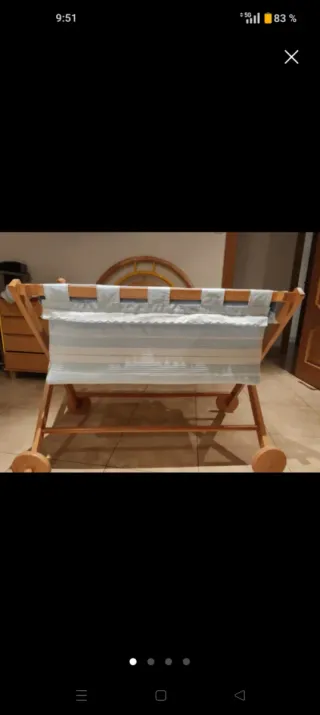 Cuna moisés de madera con ruedas