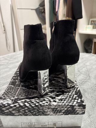 Botines terciopelo negro tacón dorado T39