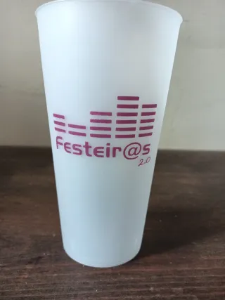 8 Vasos De Varios Festivales Junto Con Otras Marca