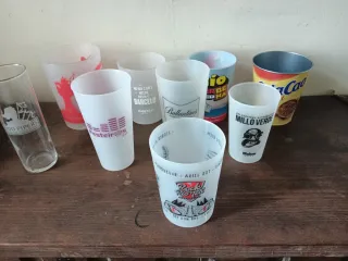 8 Vasos De Varios Festivales Junto Con Otras Marca