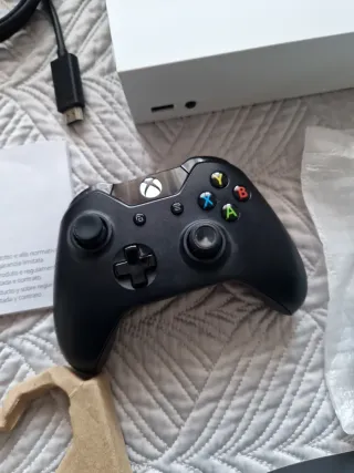 Xbox Series S + 2 Mandos