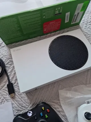 Xbox Series S + 2 Mandos