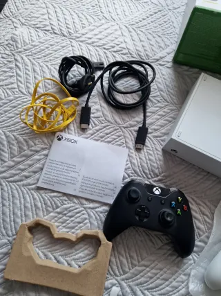 Xbox Series S + 2 Mandos