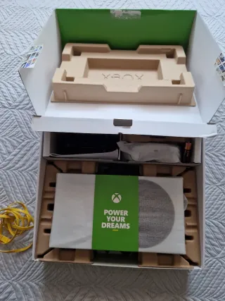 Xbox Series S + 2 Mandos