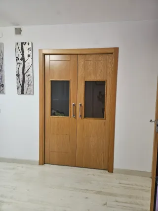 Puertas correderas macizas con casoneto