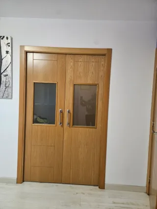 Puertas correderas macizas con casoneto