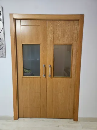 Puertas correderas macizas con casoneto