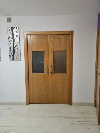 Puertas correderas macizas con casoneto