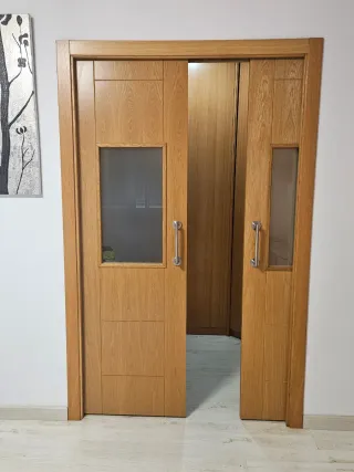 Puertas correderas macizas con casoneto