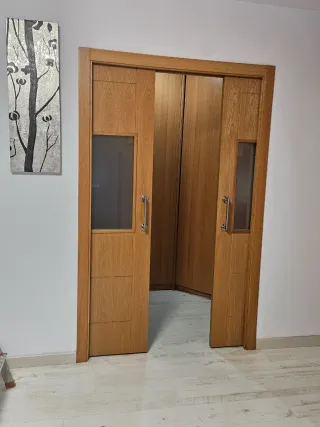 Puertas correderas macizas con casoneto