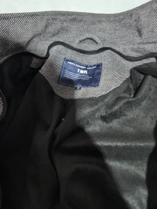 Chaqueta gris con botones