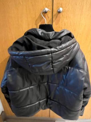 Cazadora acolchada polipiel Zara