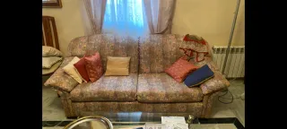 Sofá de tela multicolor