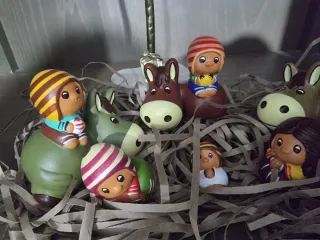 Figure in ceramica per presepe natalizio