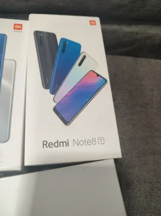 Cajas vacías de móviles Xiaomi y Huawei