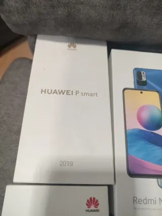 Cajas vacías de móviles Xiaomi y Huawei