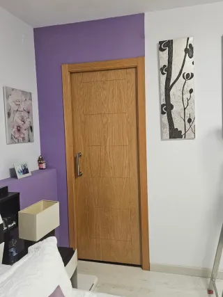 Puerta corredera maciza con casoneto