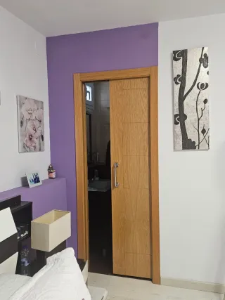 Puerta corredera maciza con casoneto