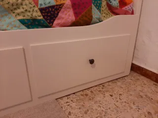 Diván blanco IKEA HEMNES con 3 cajones