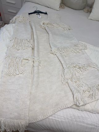Chaleco largo beige con flecos talla única