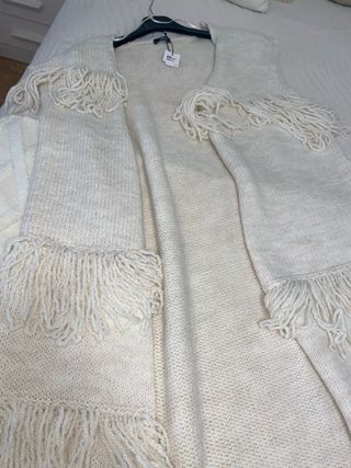 Chaleco largo beige con flecos talla única