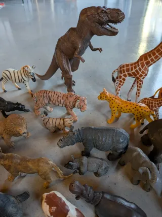 Lote animales de juguete. Set de 30 figuras.