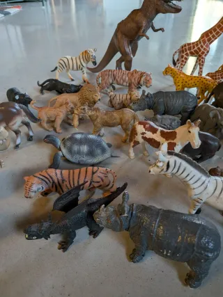 Lote animales de juguete. Set de 30 figuras.