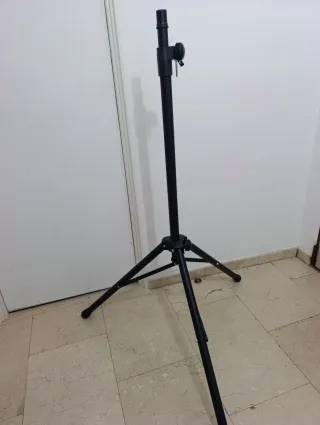 Pies para altavoces profesionales. Nuevo.