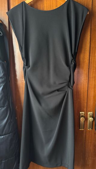 Vestido negro sin mangas
