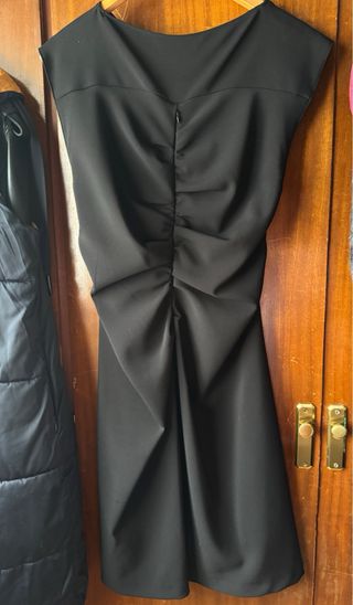 Vestido negro sin mangas