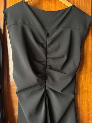 Vestido negro sin mangas