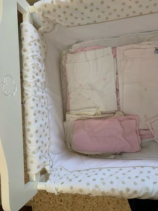 Mini cuna de madera blanca